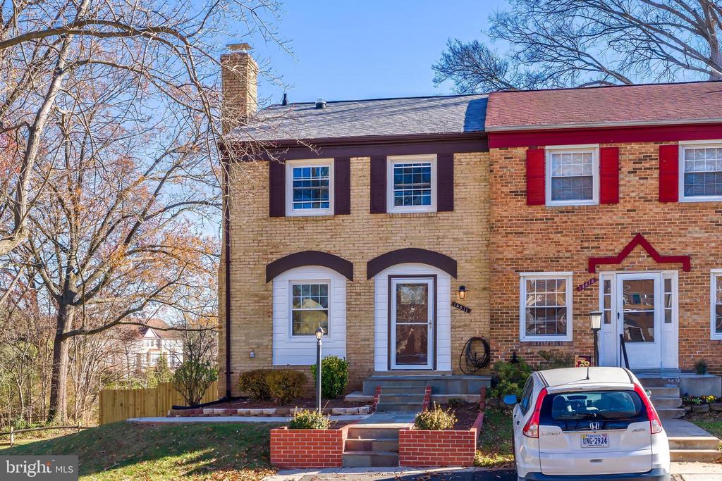 14811 PALMERSTON SQUARE
