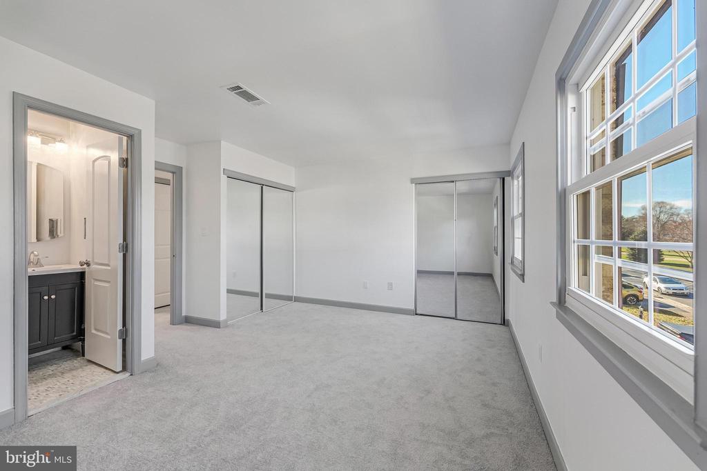 14811 PALMERSTON SQUARE