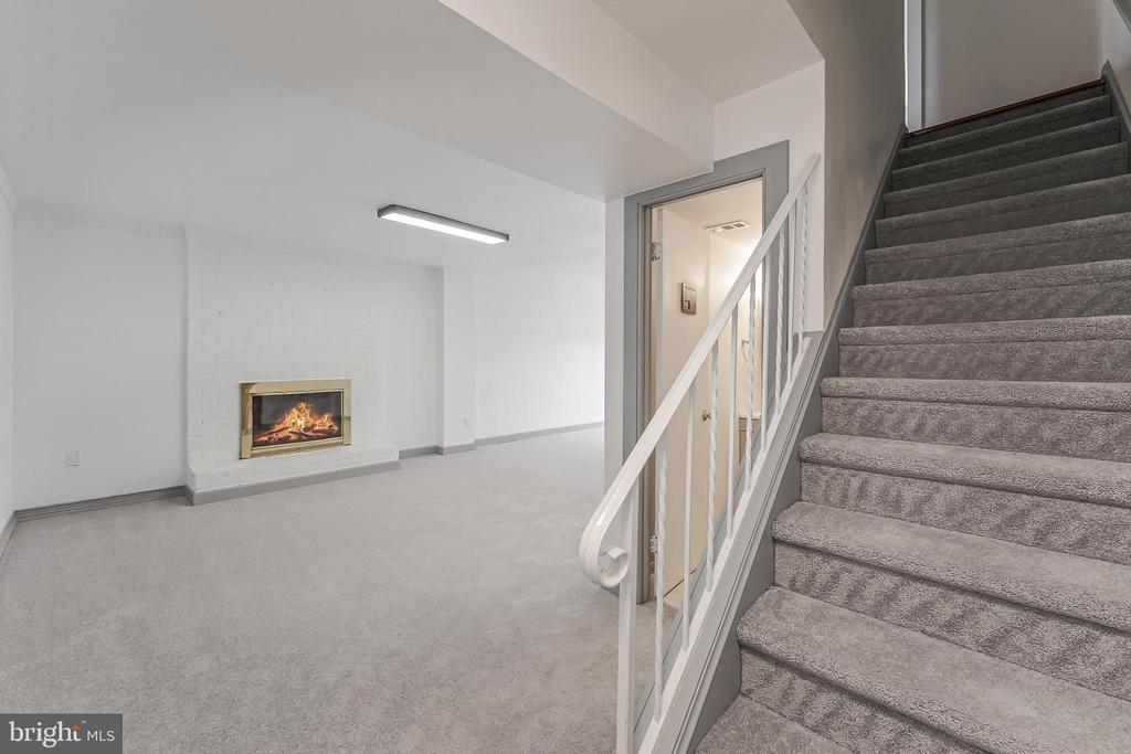 14811 PALMERSTON SQUARE