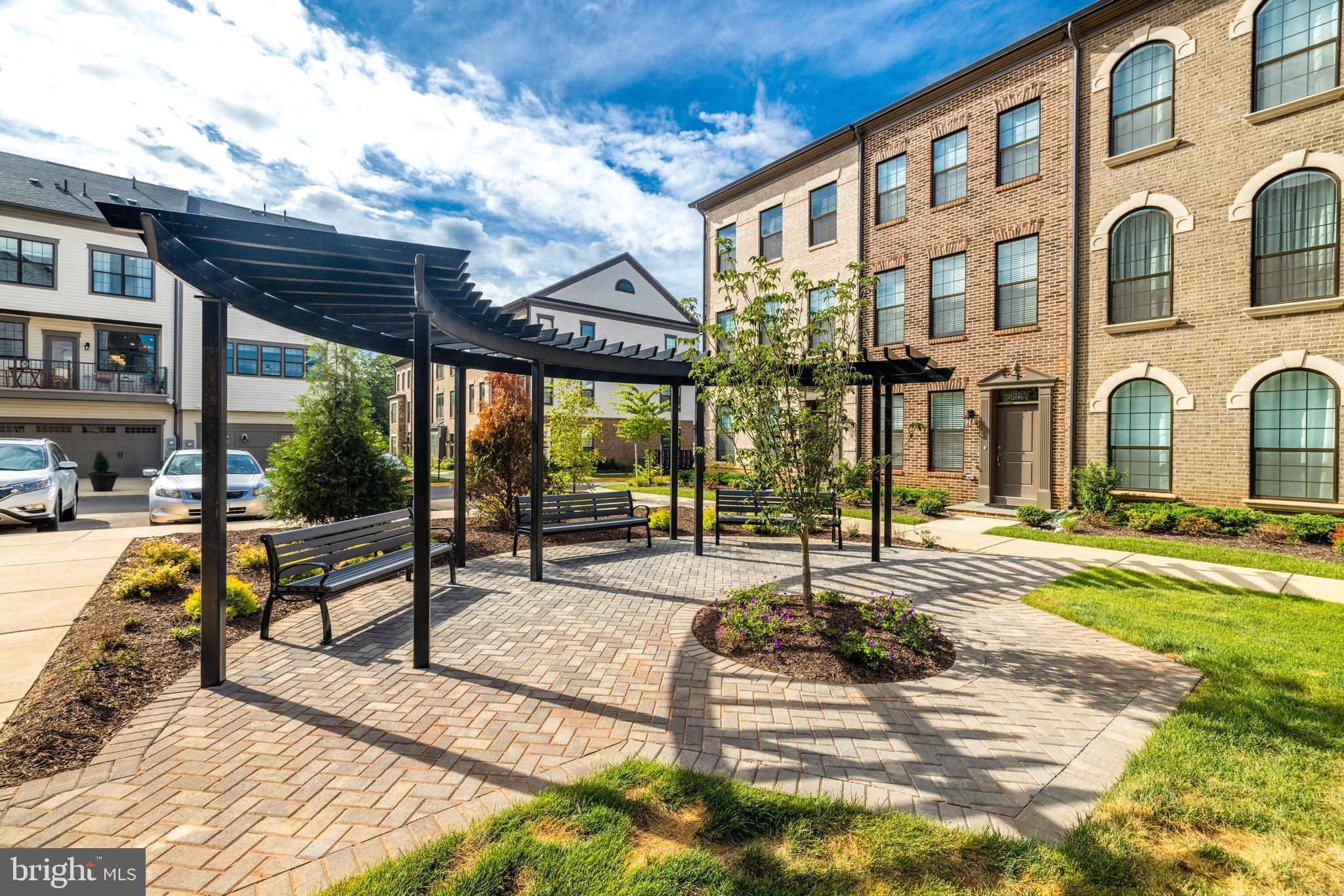 4418 FAIR LAKES COURT