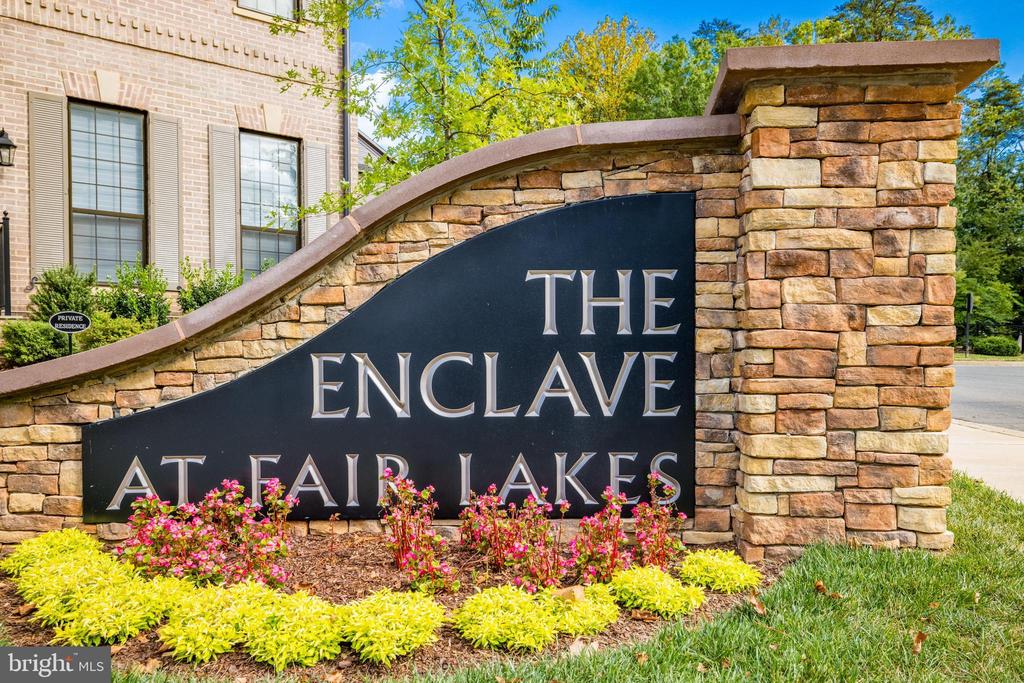 4418 FAIR LAKES COURT