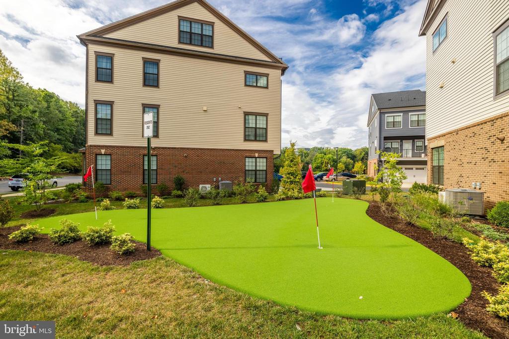 4418 FAIR LAKES COURT