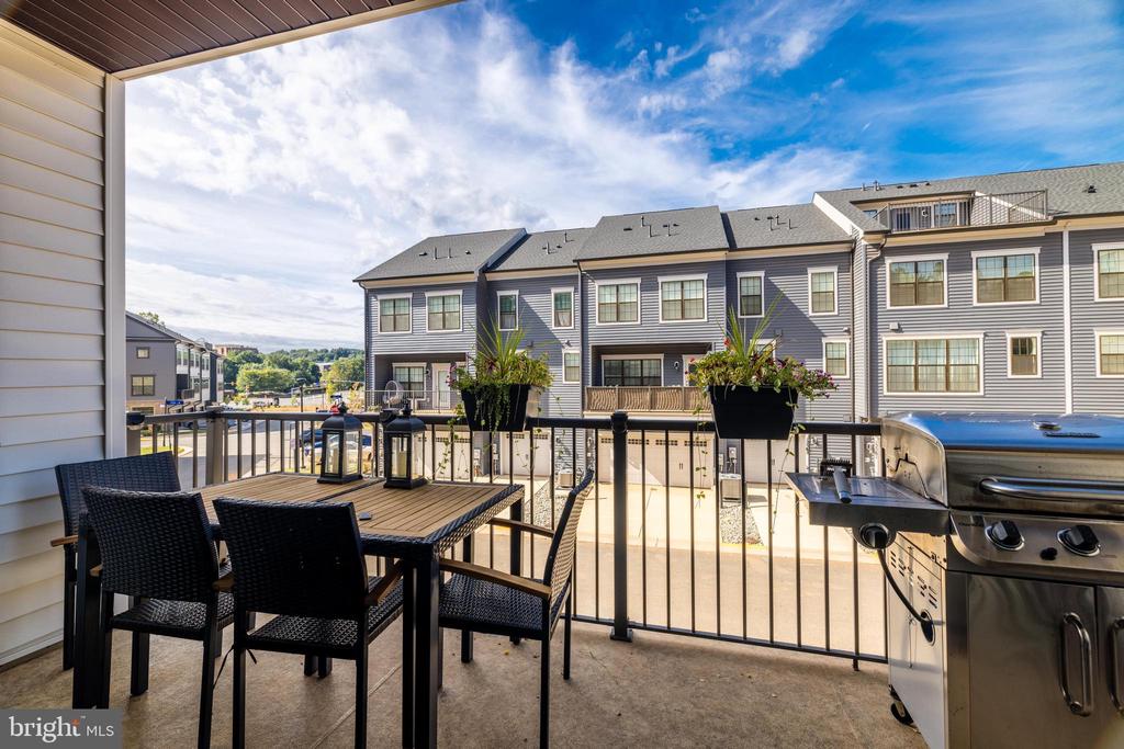 4418 FAIR LAKES COURT