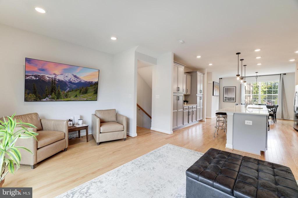 4418 FAIR LAKES COURT