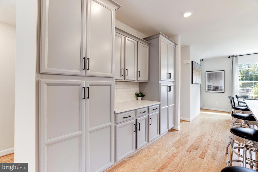 4418 FAIR LAKES COURT