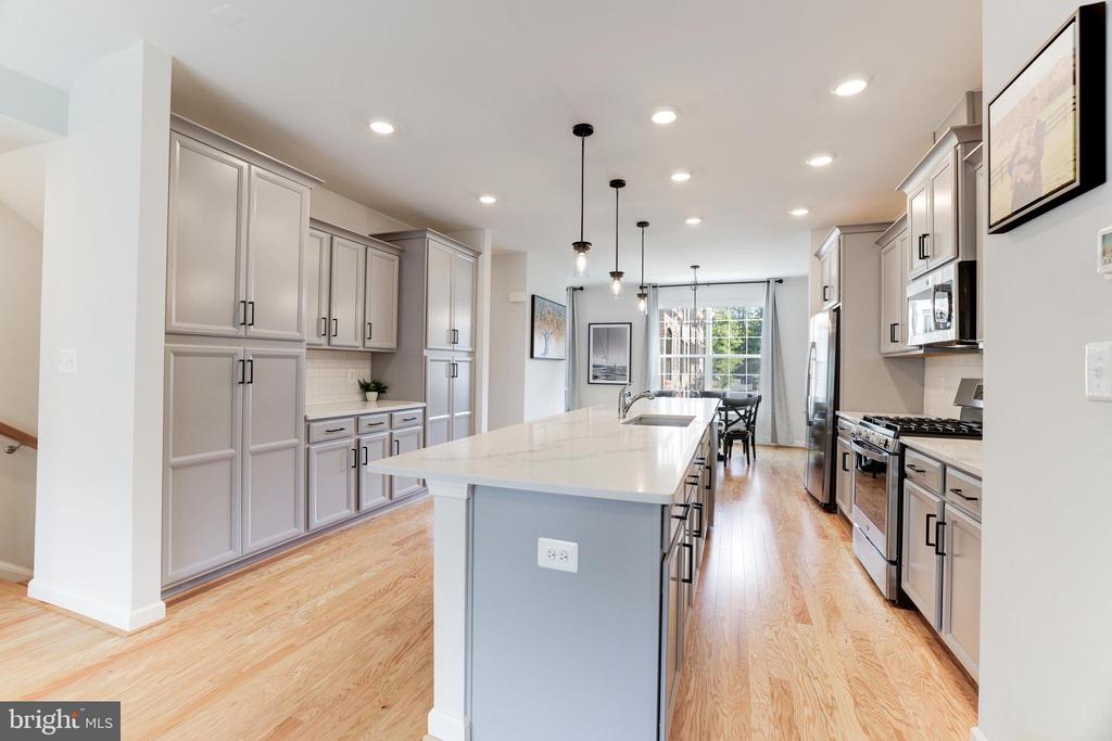 4418 FAIR LAKES COURT