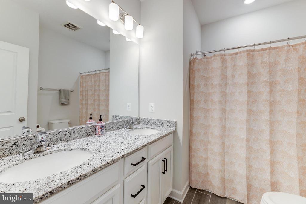 4418 FAIR LAKES COURT