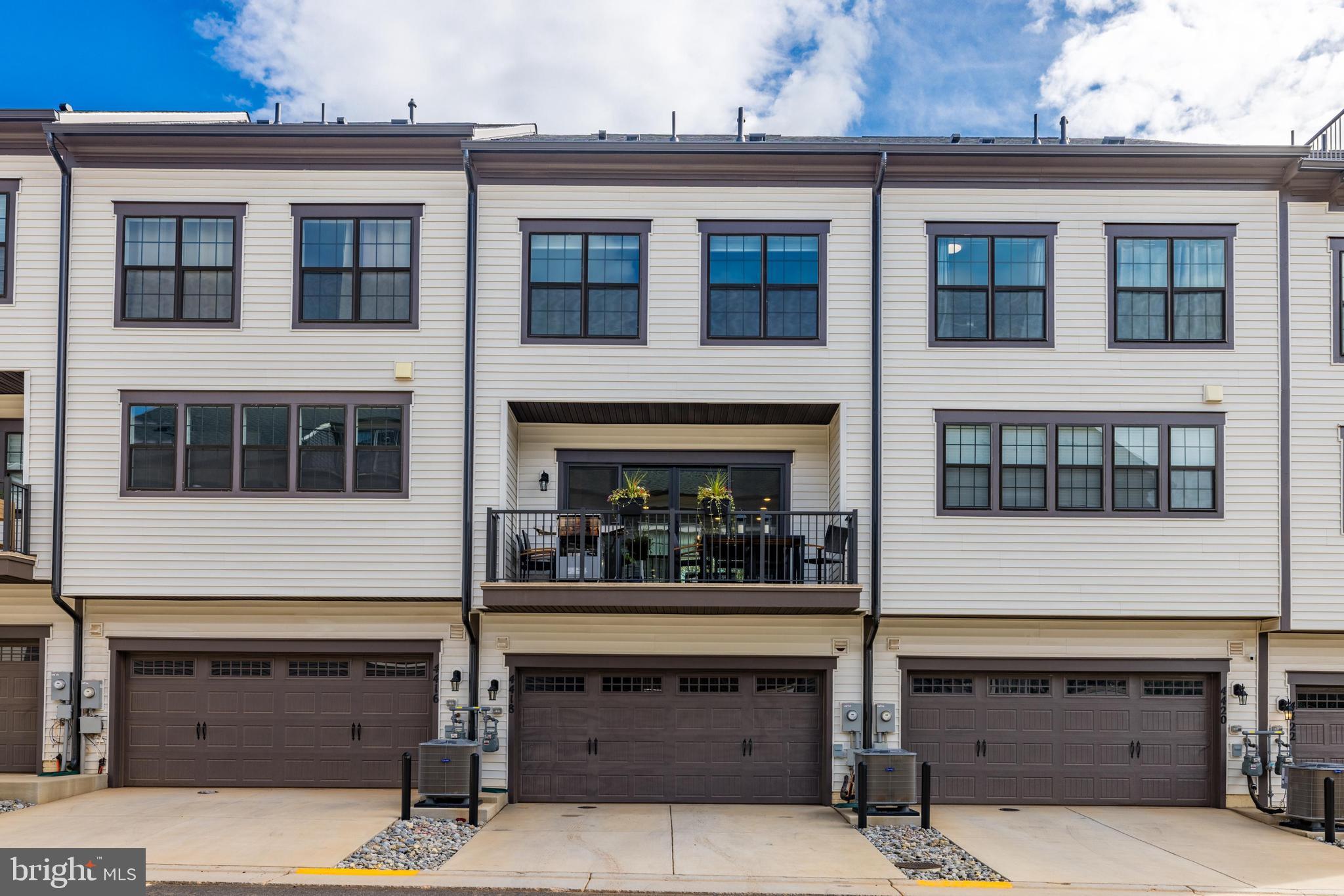 4418 FAIR LAKES COURT