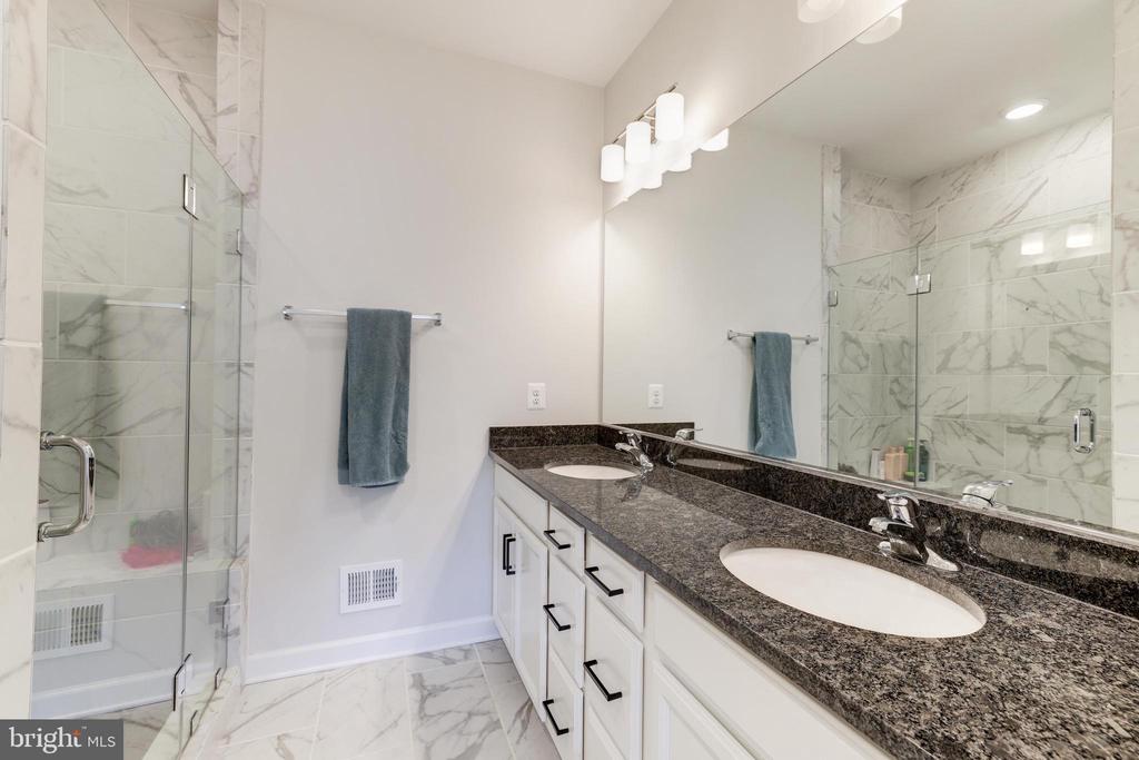 4418 FAIR LAKES COURT
