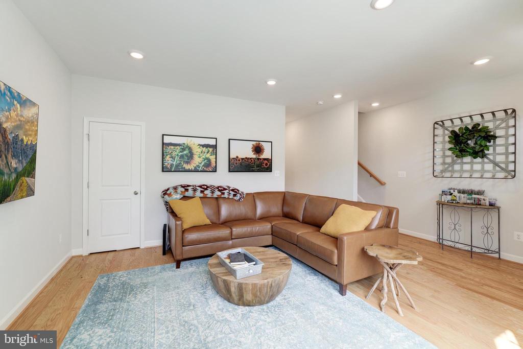4418 FAIR LAKES COURT