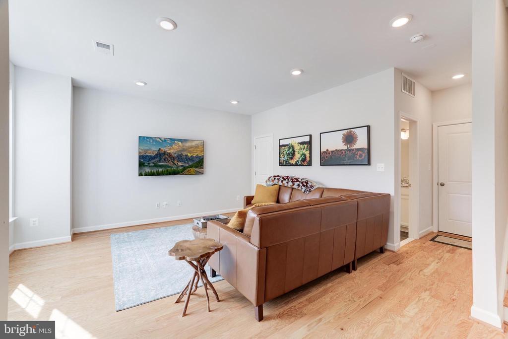 4418 FAIR LAKES COURT