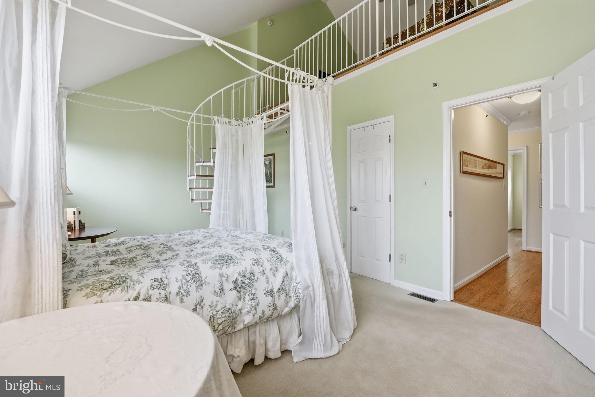 207 LOCUST STREET A SE