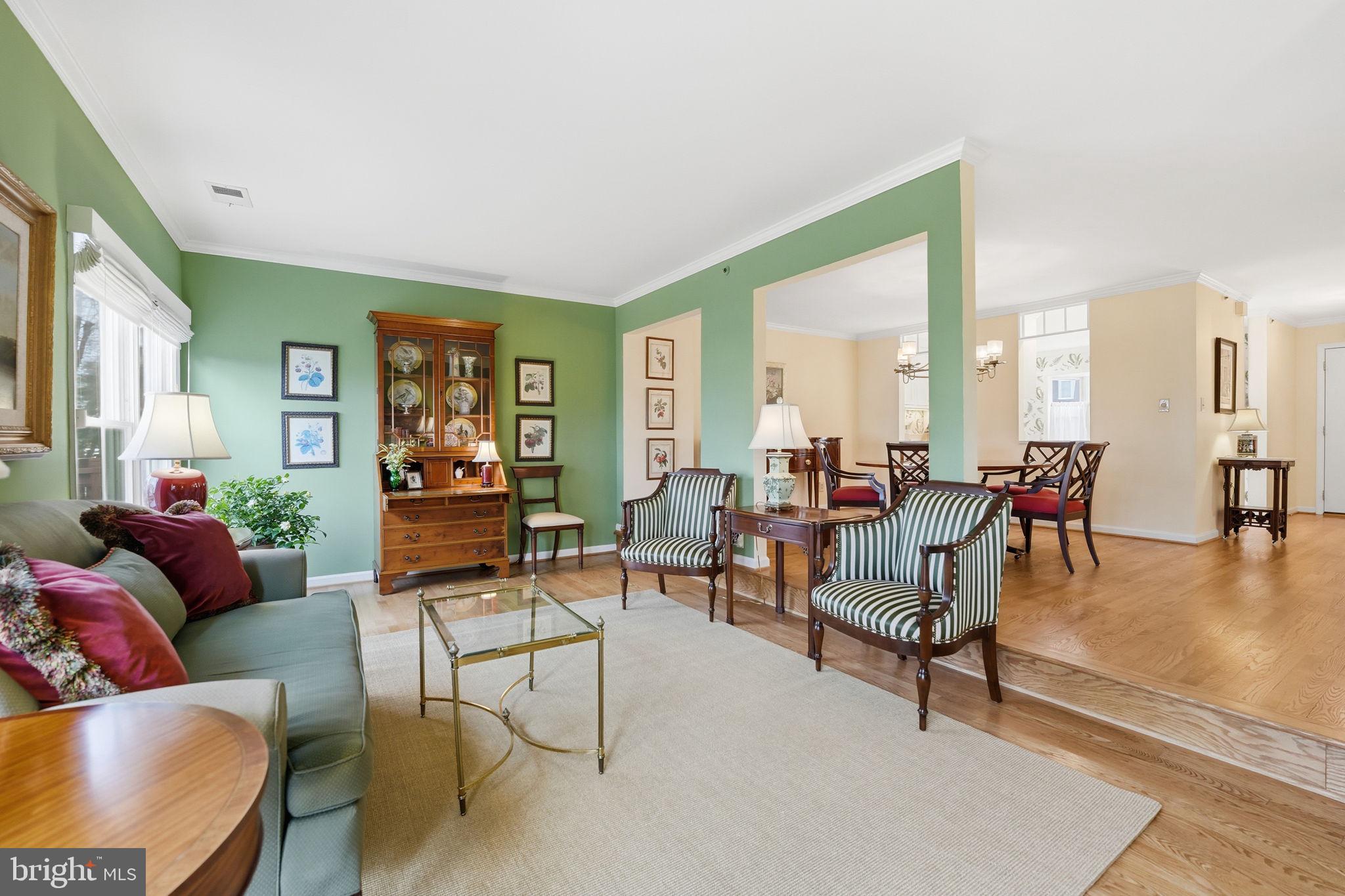 207 LOCUST STREET A SE