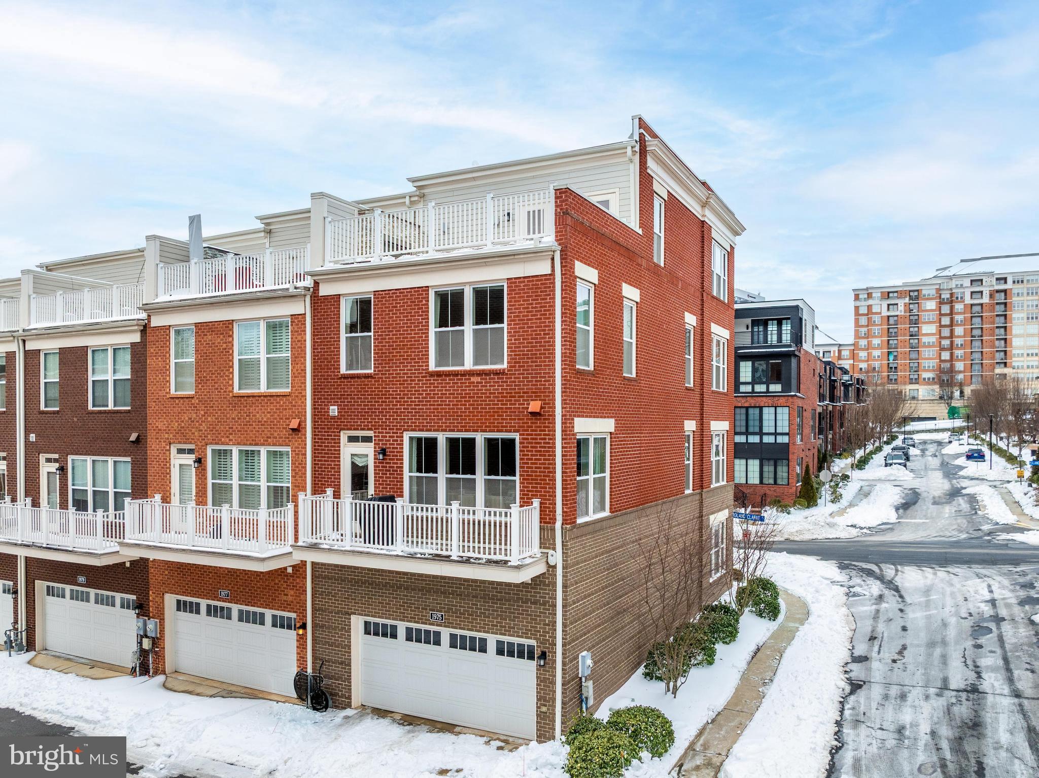 1975 ROLAND CLARKE PLACE