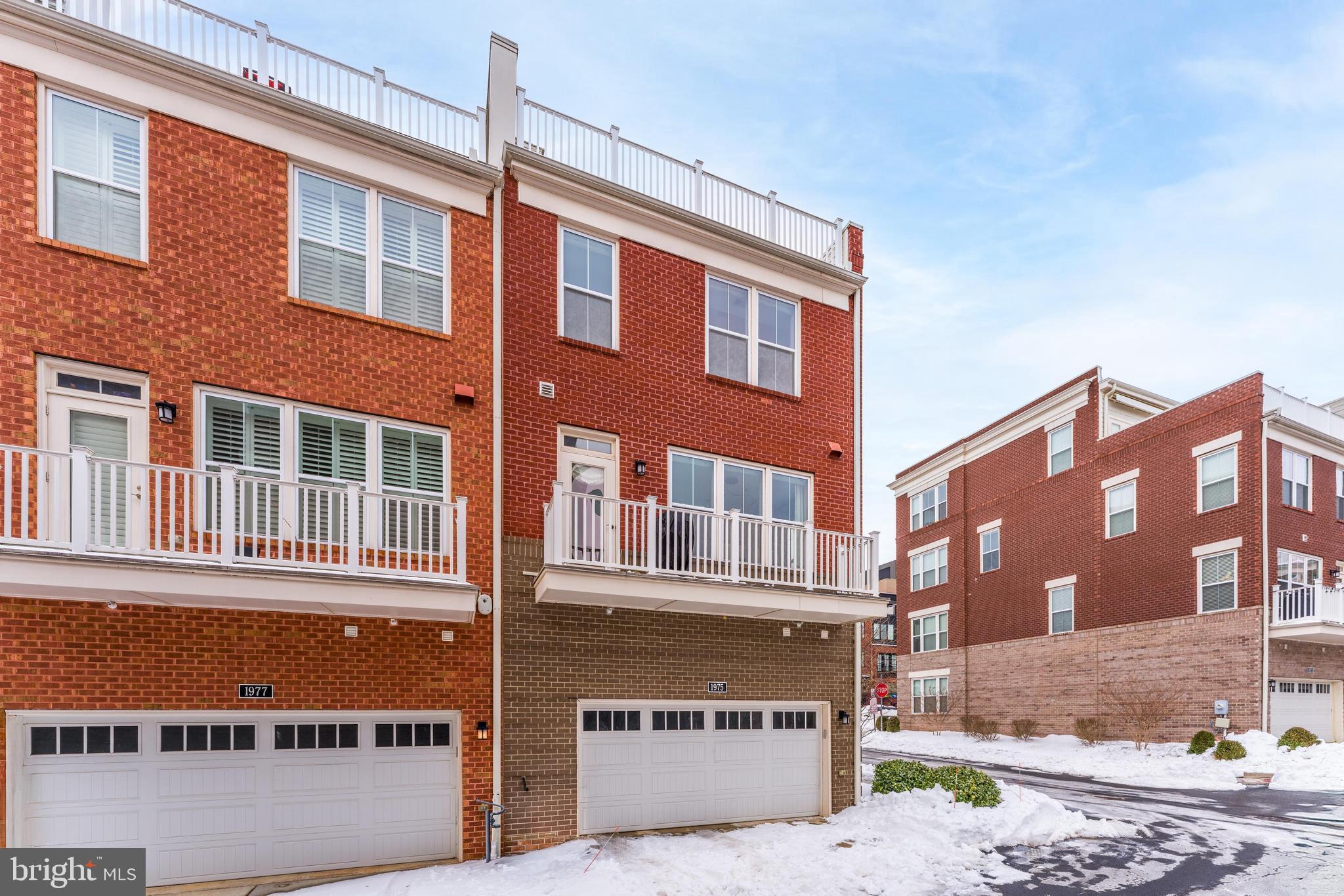 1975 ROLAND CLARKE PLACE