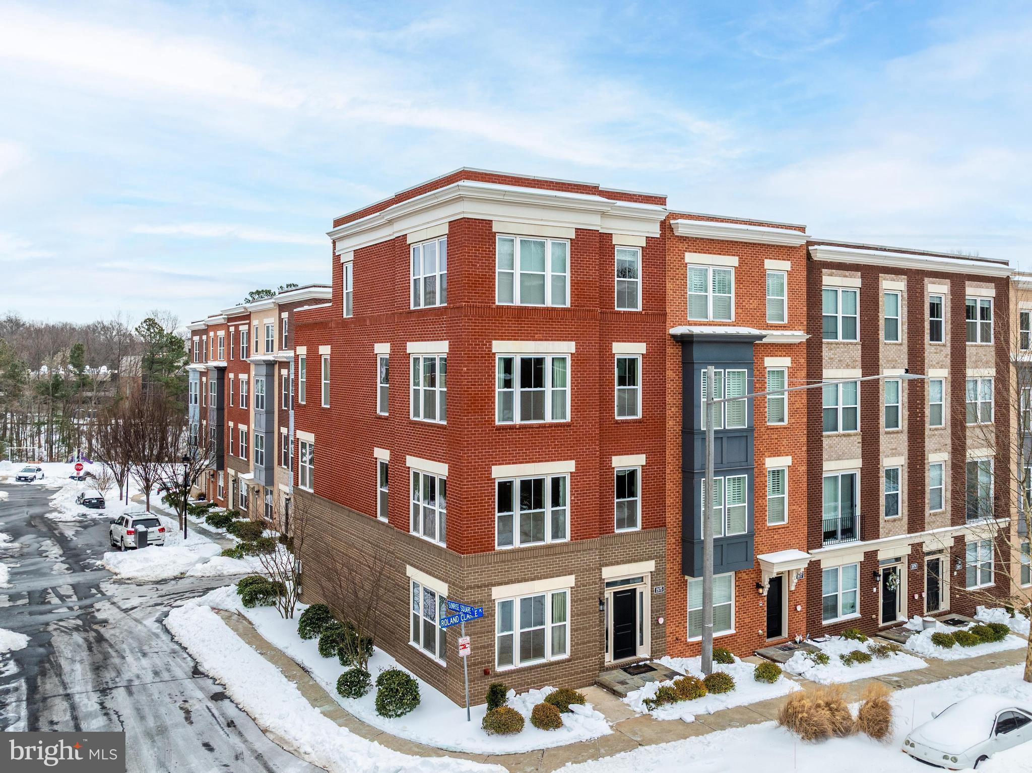 1975 ROLAND CLARKE PLACE