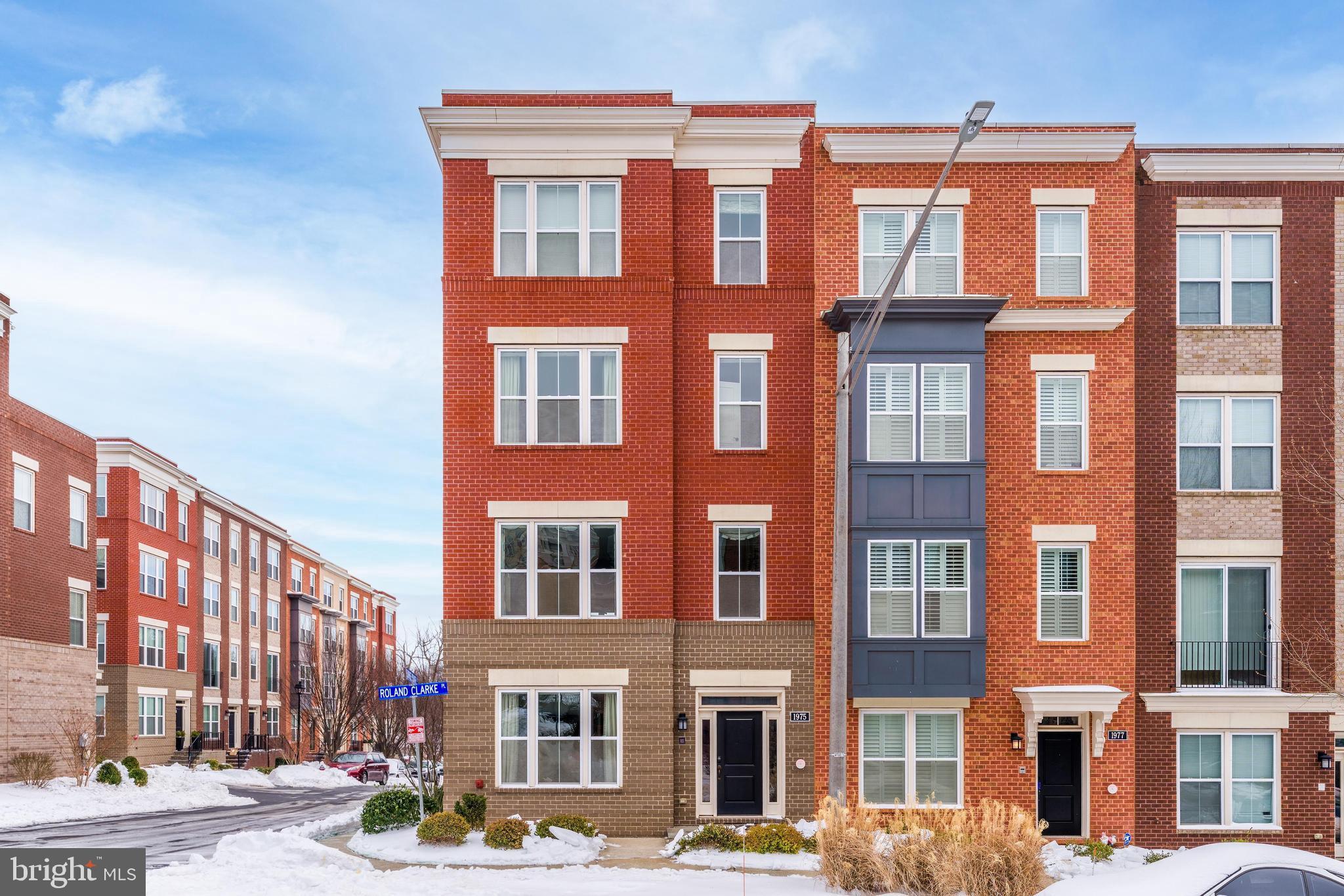 1975 ROLAND CLARKE PLACE