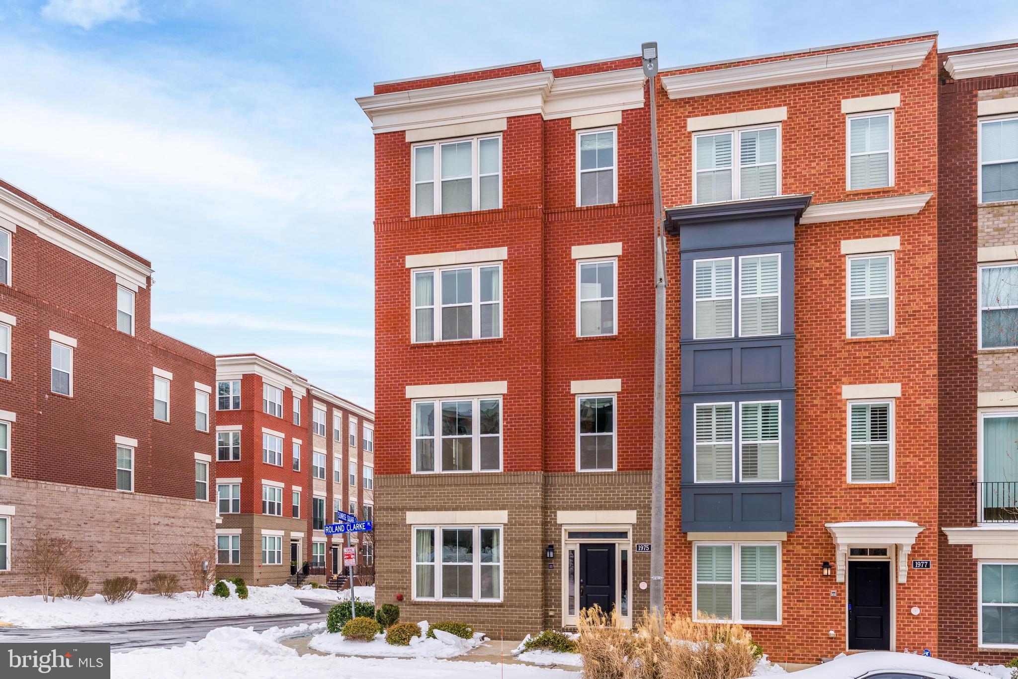 1975 ROLAND CLARKE PLACE