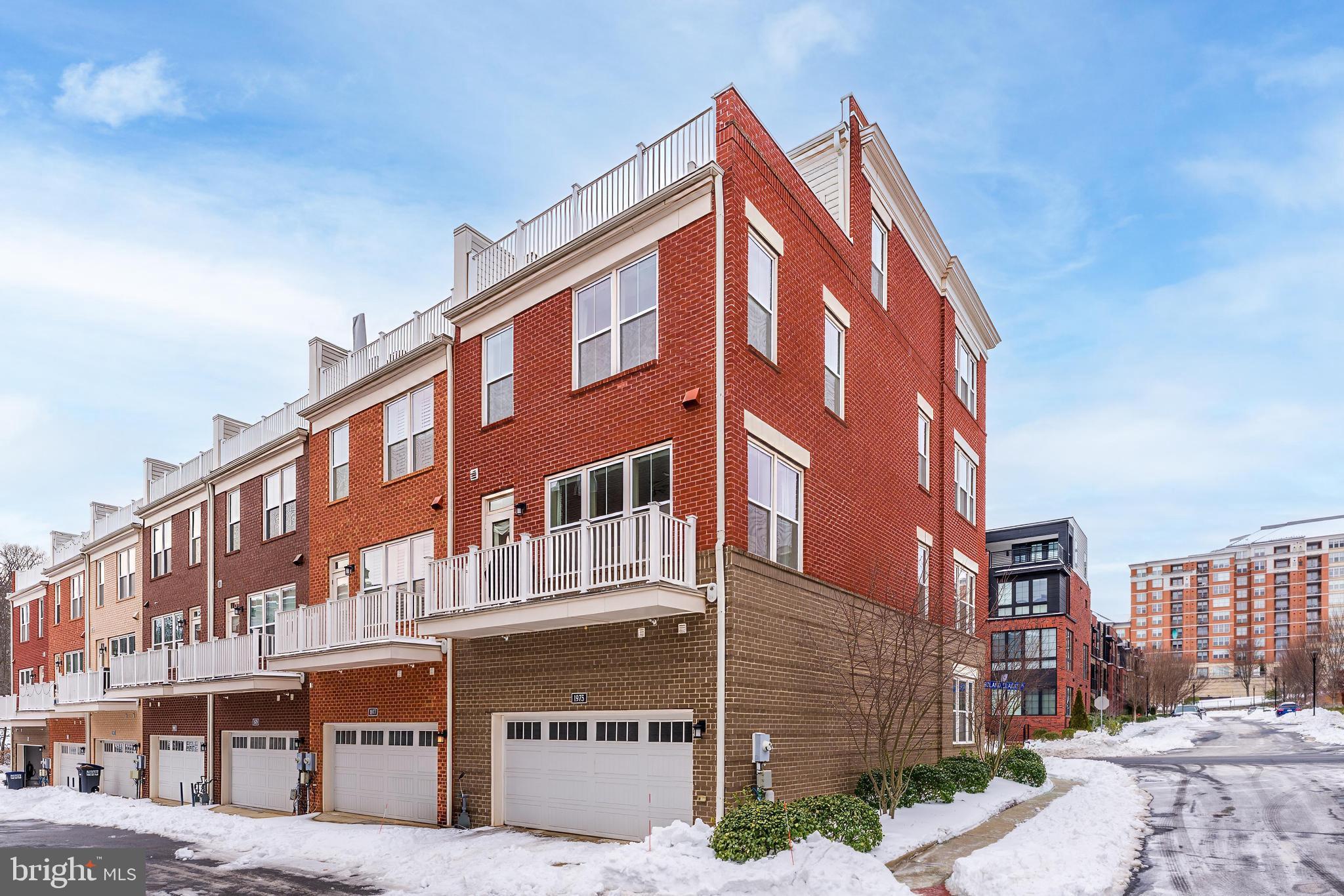 1975 ROLAND CLARKE PLACE