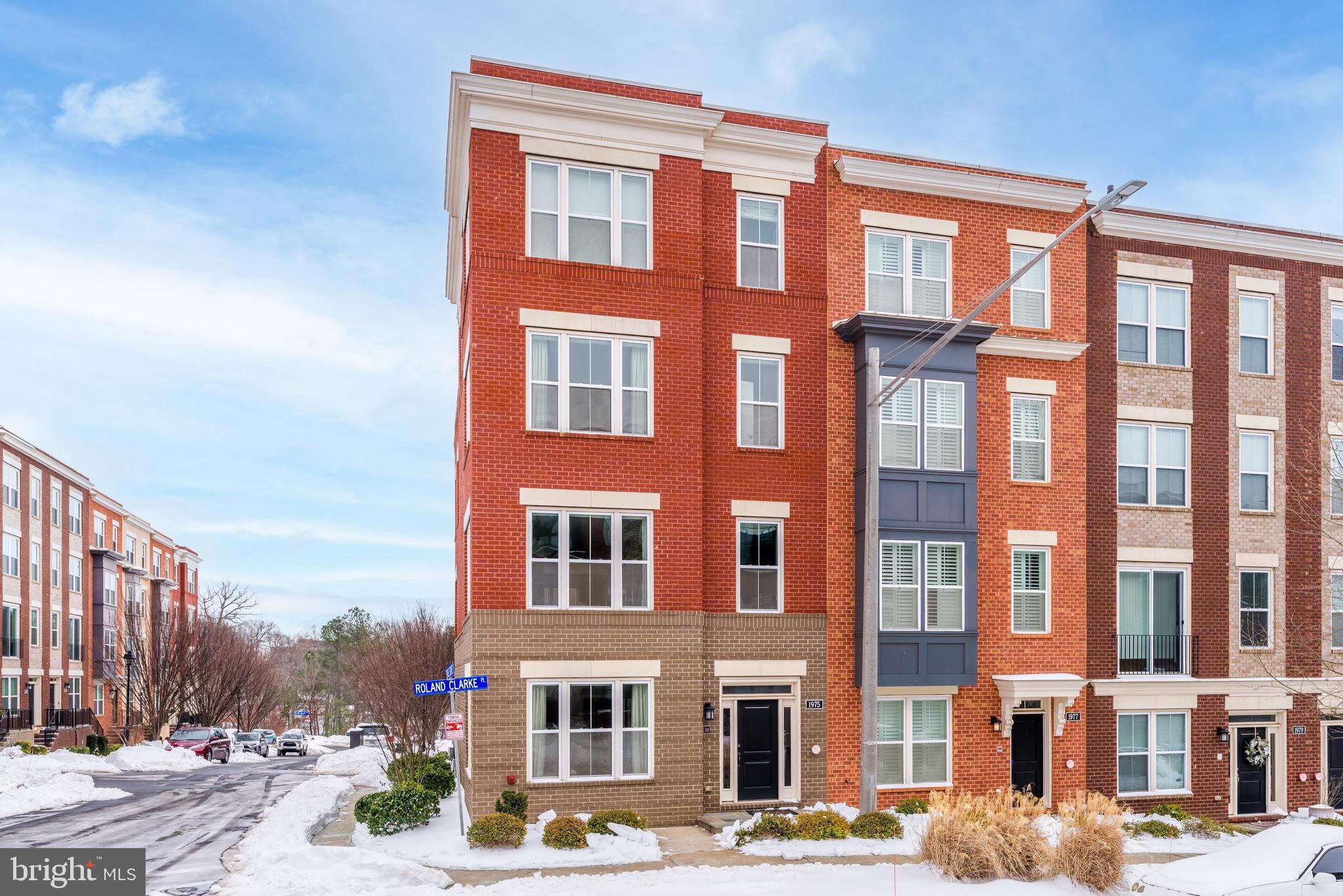 1975 ROLAND CLARKE PLACE