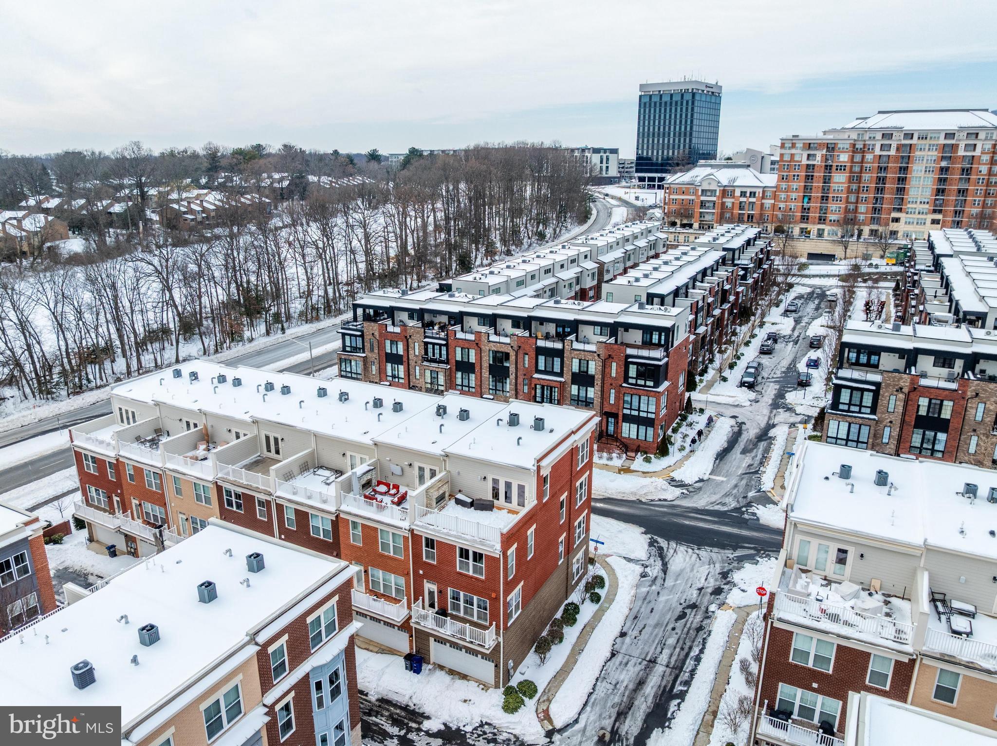 1975 ROLAND CLARKE PLACE