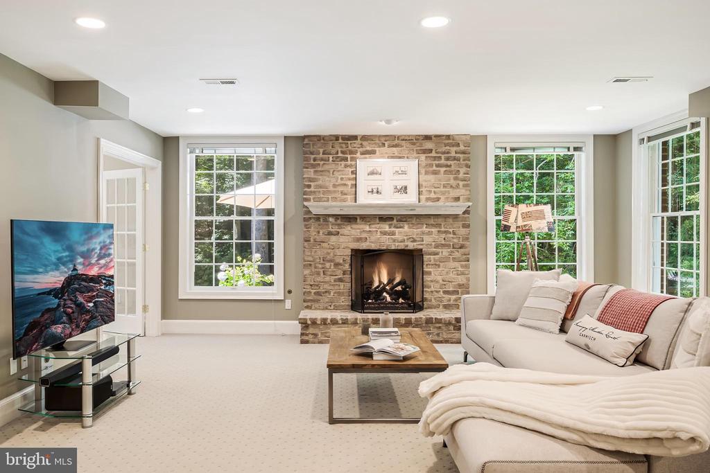 10109 HIGH HILL COURT