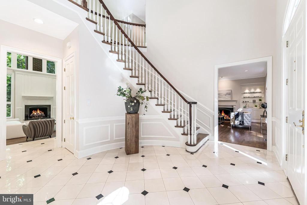 10109 HIGH HILL COURT