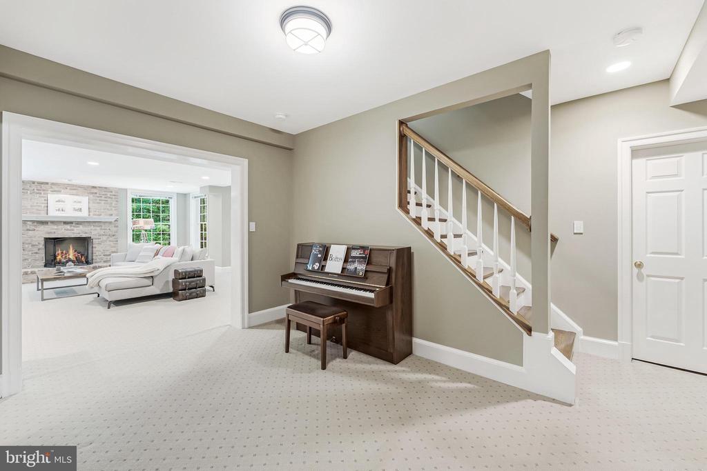 10109 HIGH HILL COURT