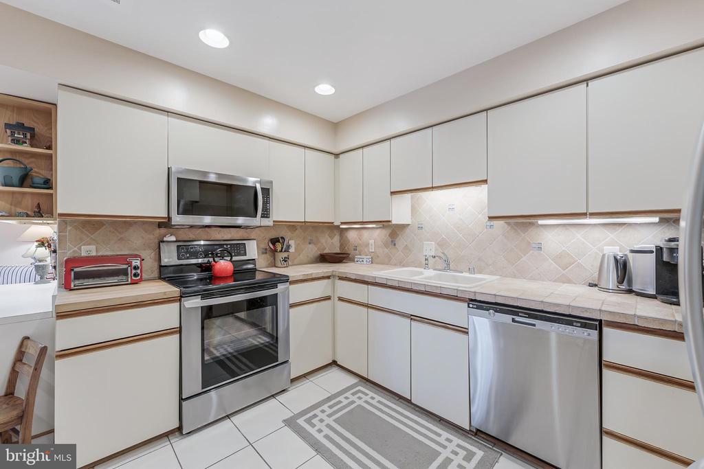 11500 FAIRWAY DRIVE 507