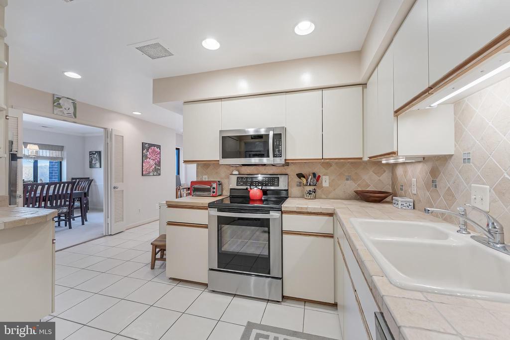 11500 FAIRWAY DRIVE 507