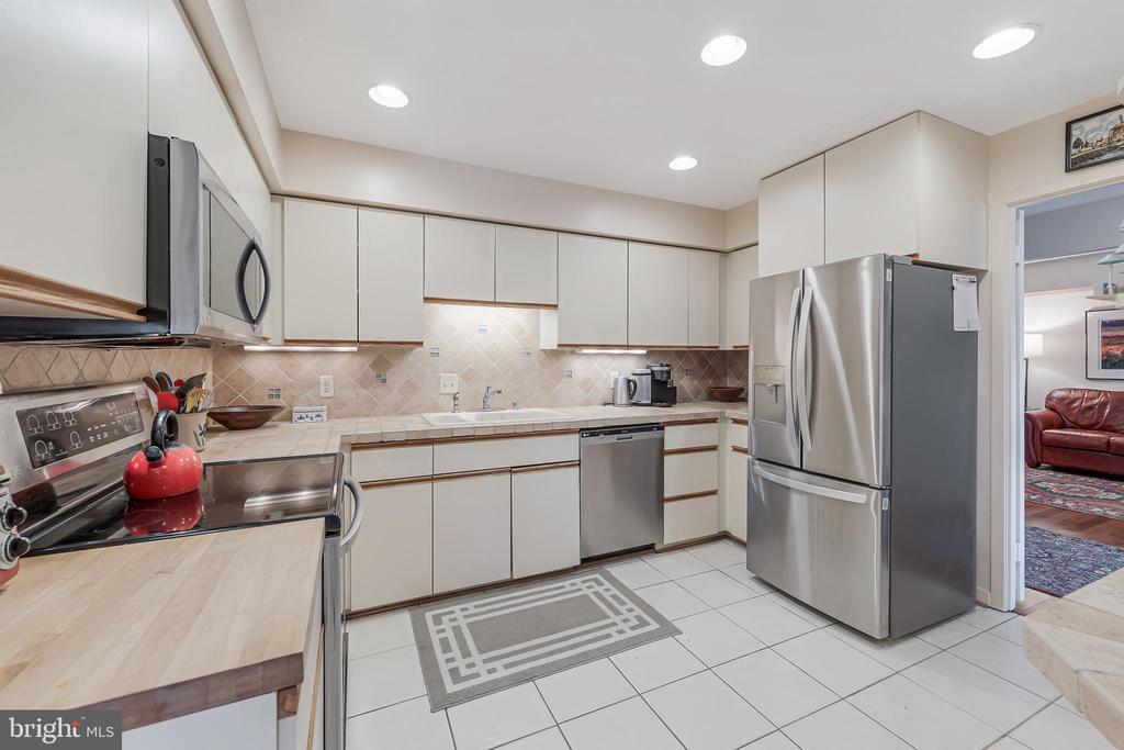 11500 FAIRWAY DRIVE 507