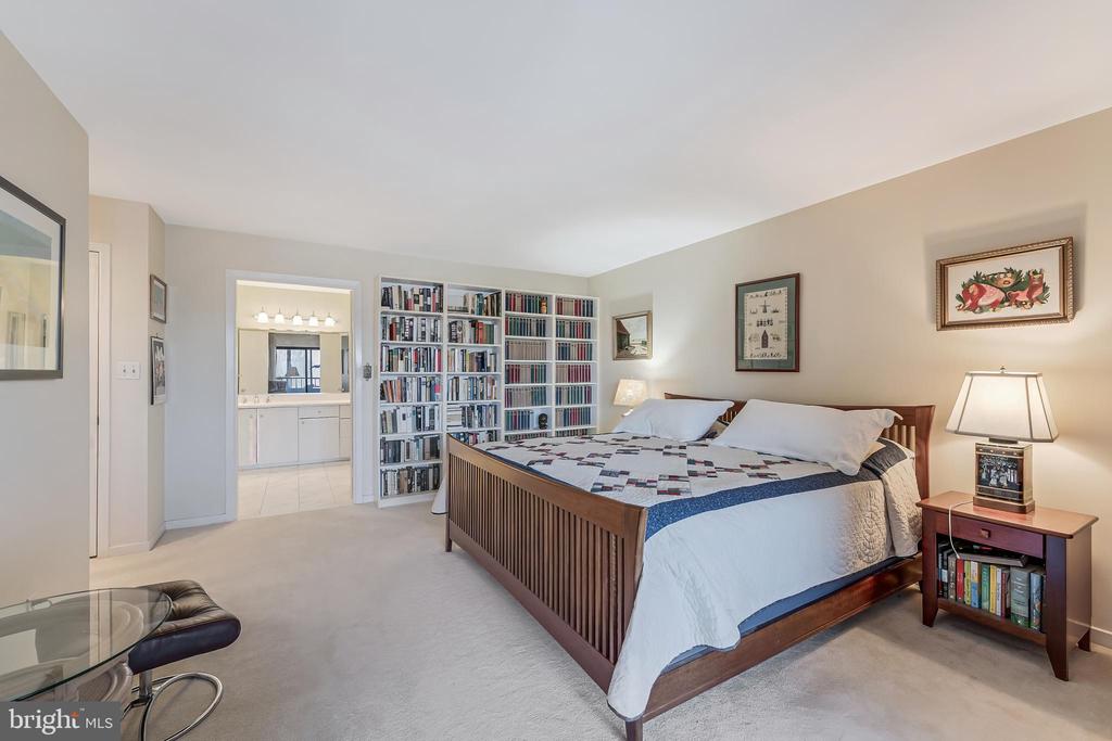 11500 FAIRWAY DRIVE 507