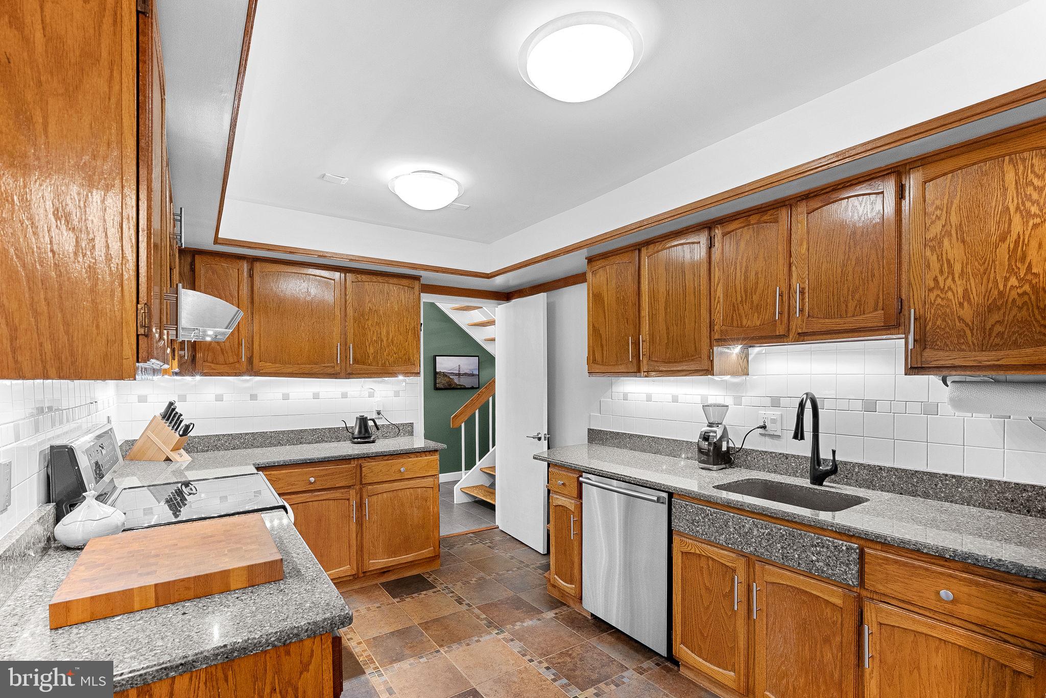 1628 GREENBRIAR COURT