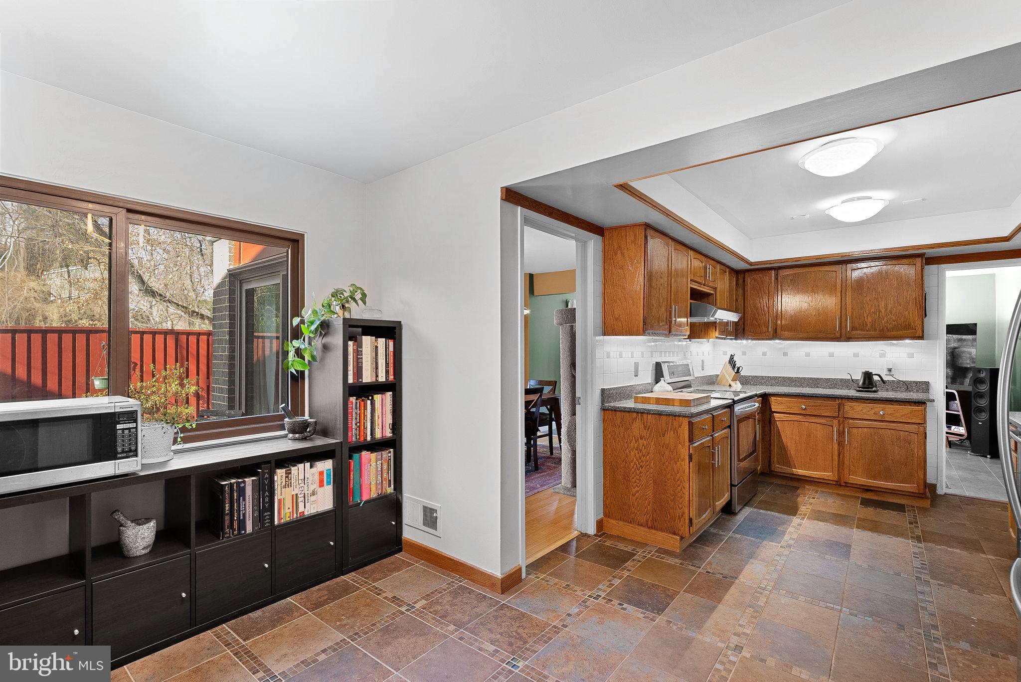 1628 GREENBRIAR COURT