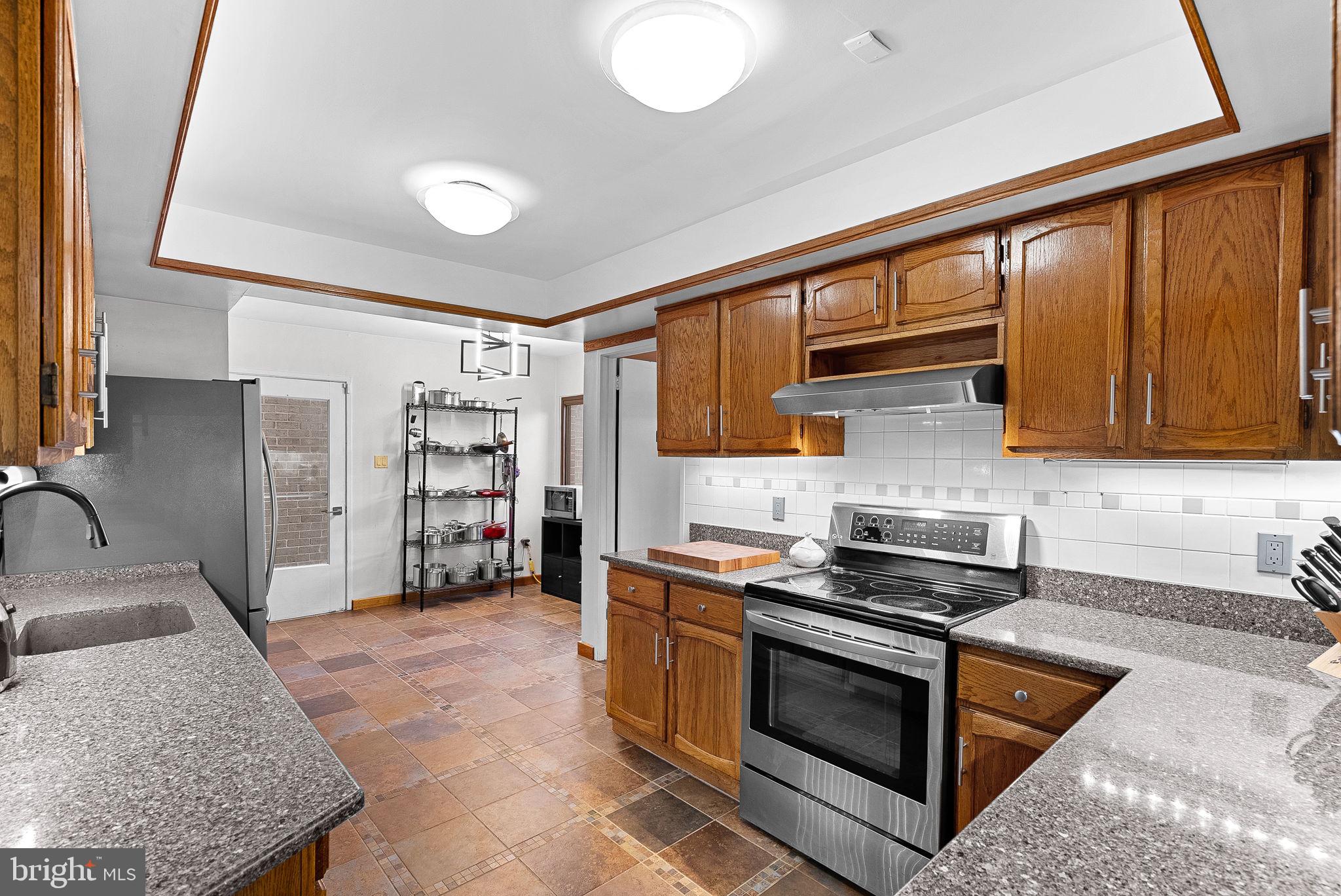 1628 GREENBRIAR COURT