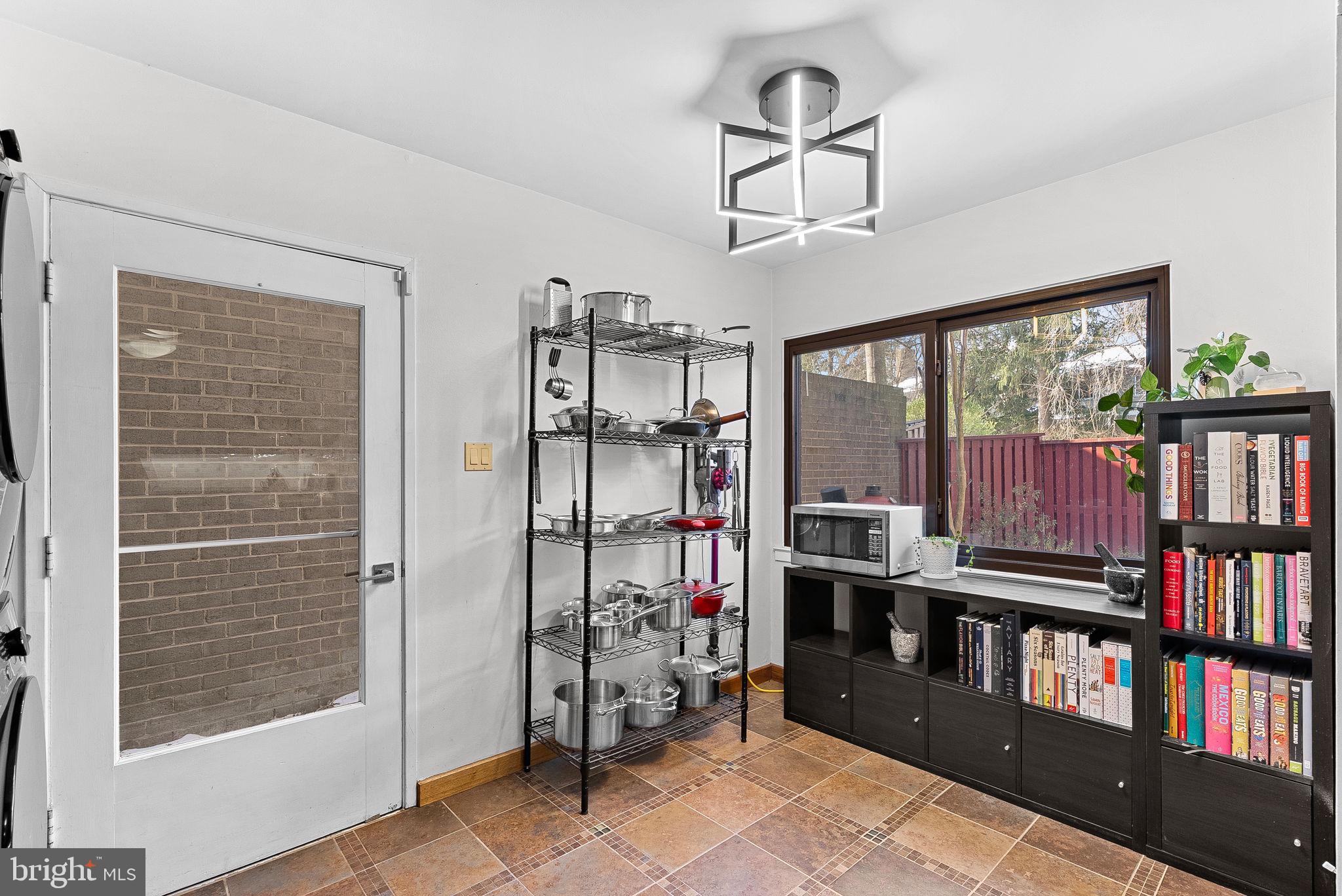 1628 GREENBRIAR COURT