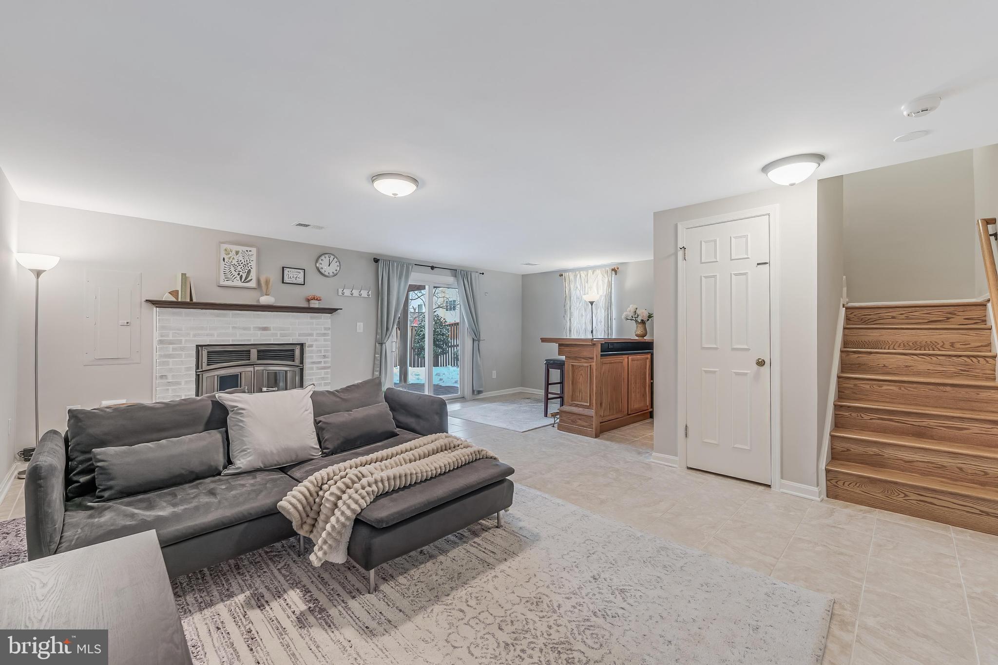 6050 HEATHERWOOD DRIVE