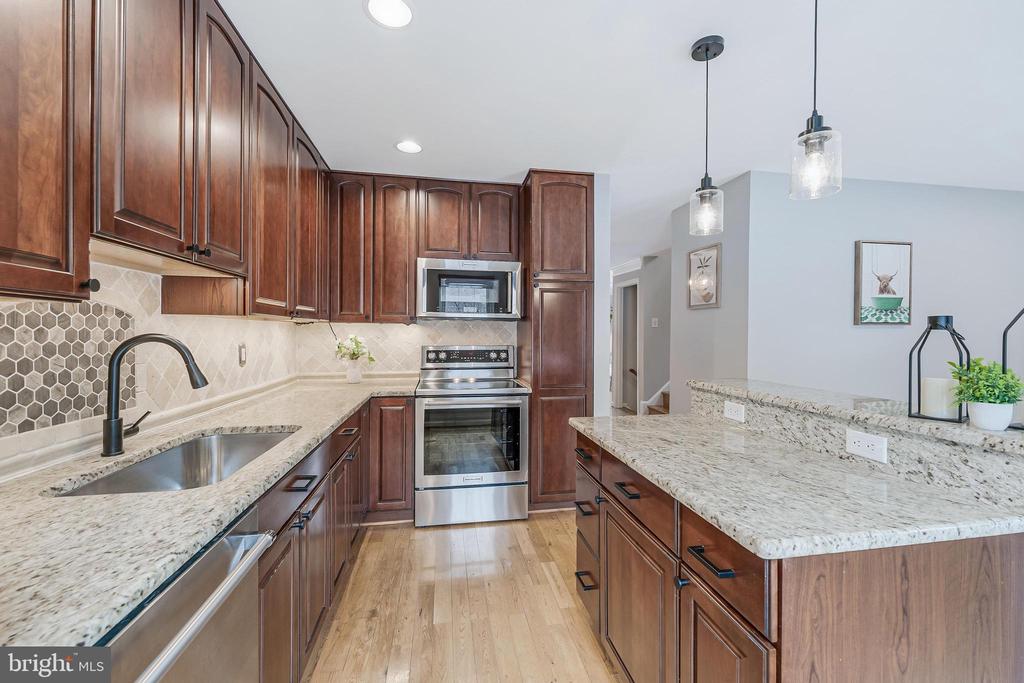6050 HEATHERWOOD DRIVE