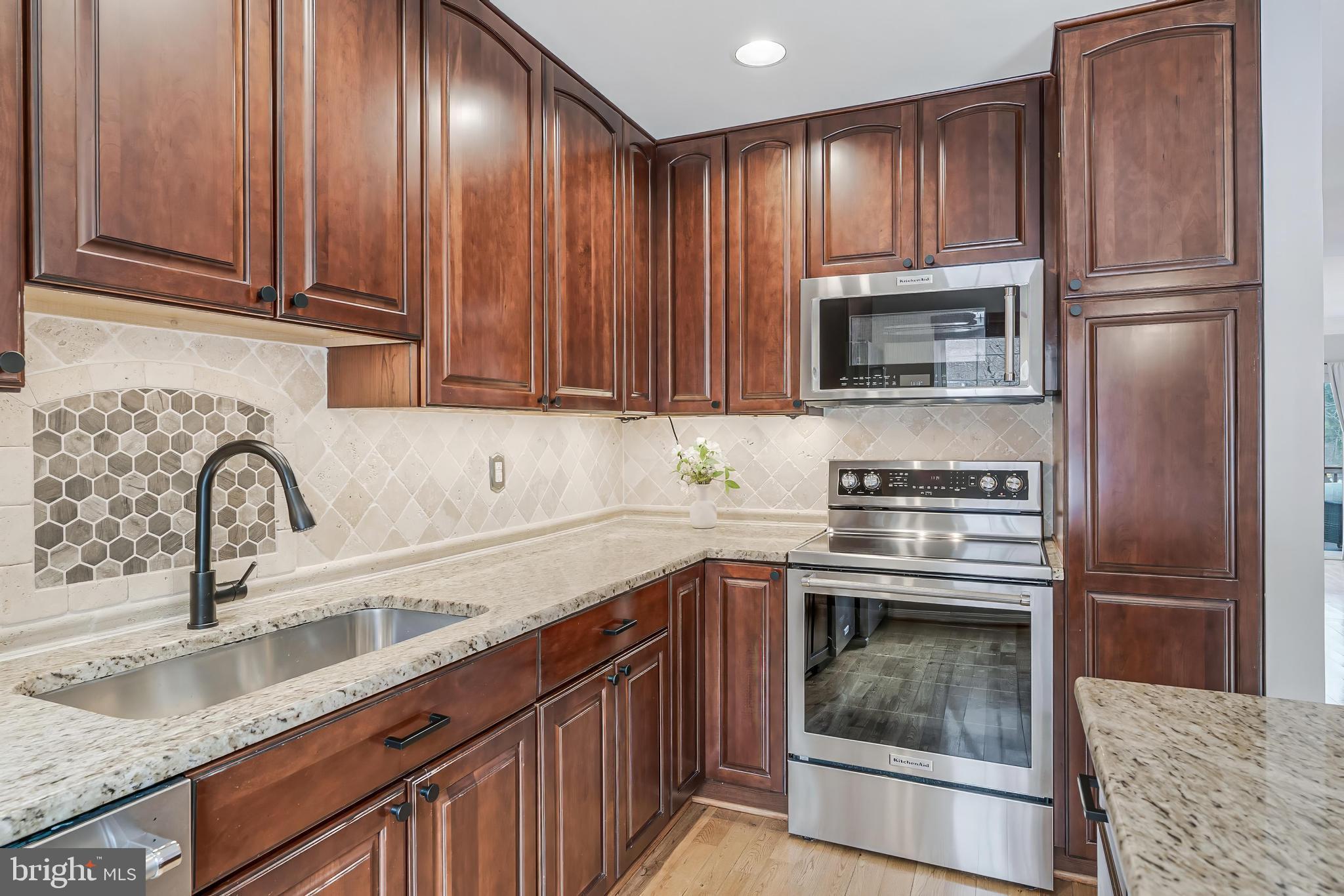 6050 HEATHERWOOD DRIVE