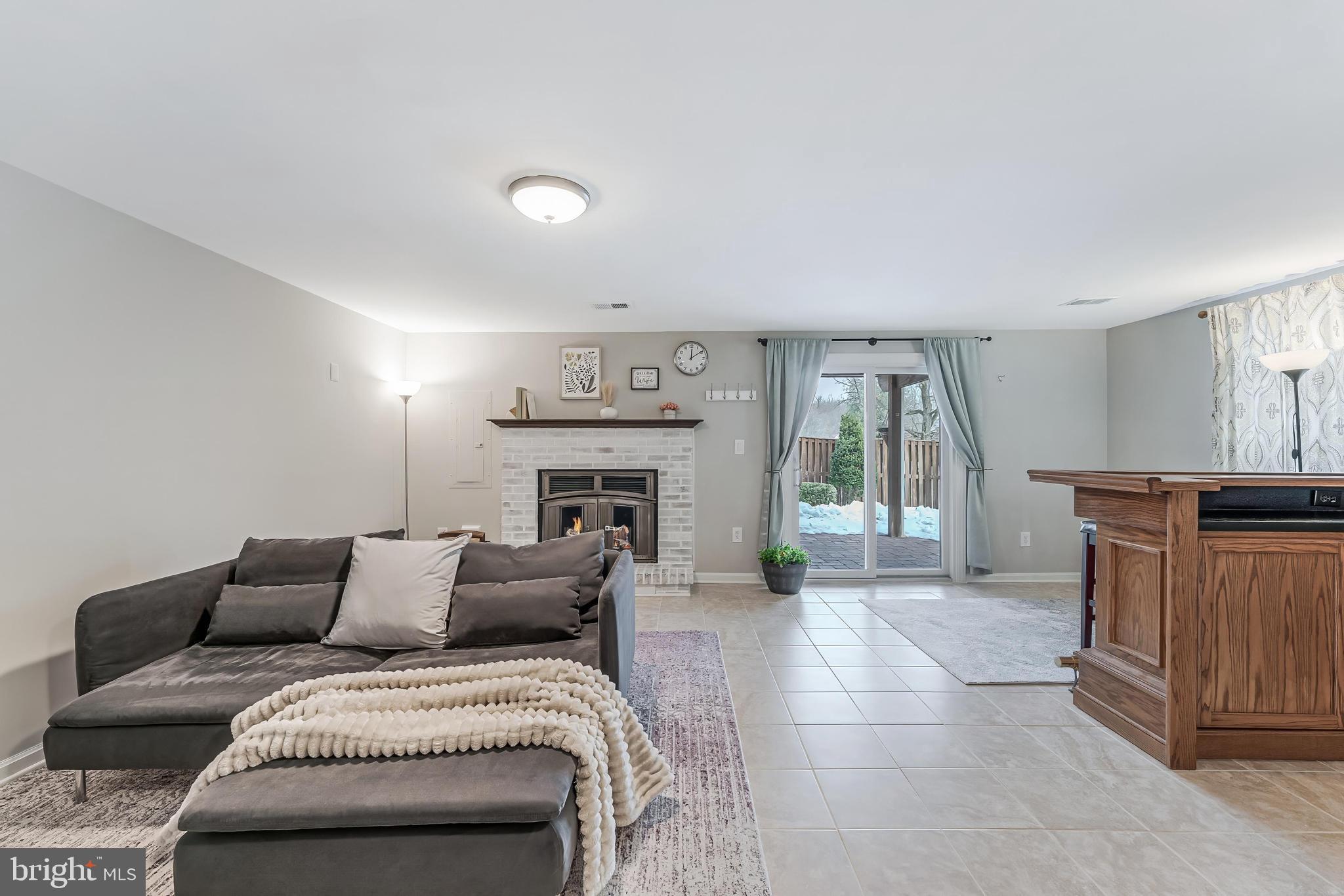 6050 HEATHERWOOD DRIVE