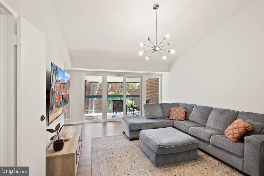 11812 BRETON COURT 21D