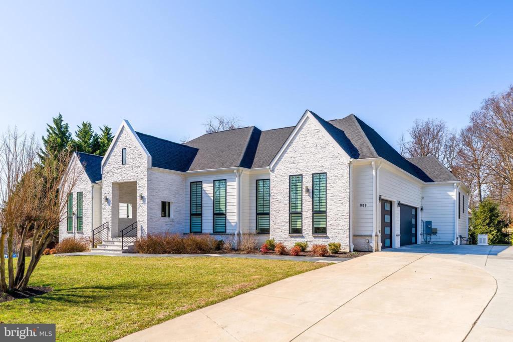 908 WALKER ROAD