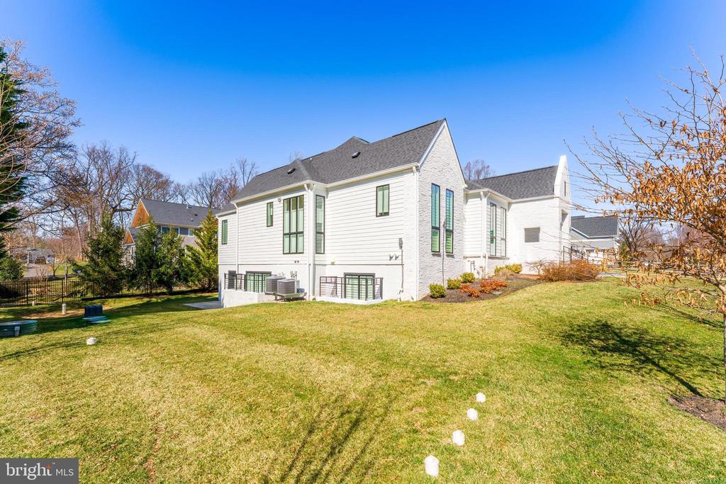 908 WALKER ROAD