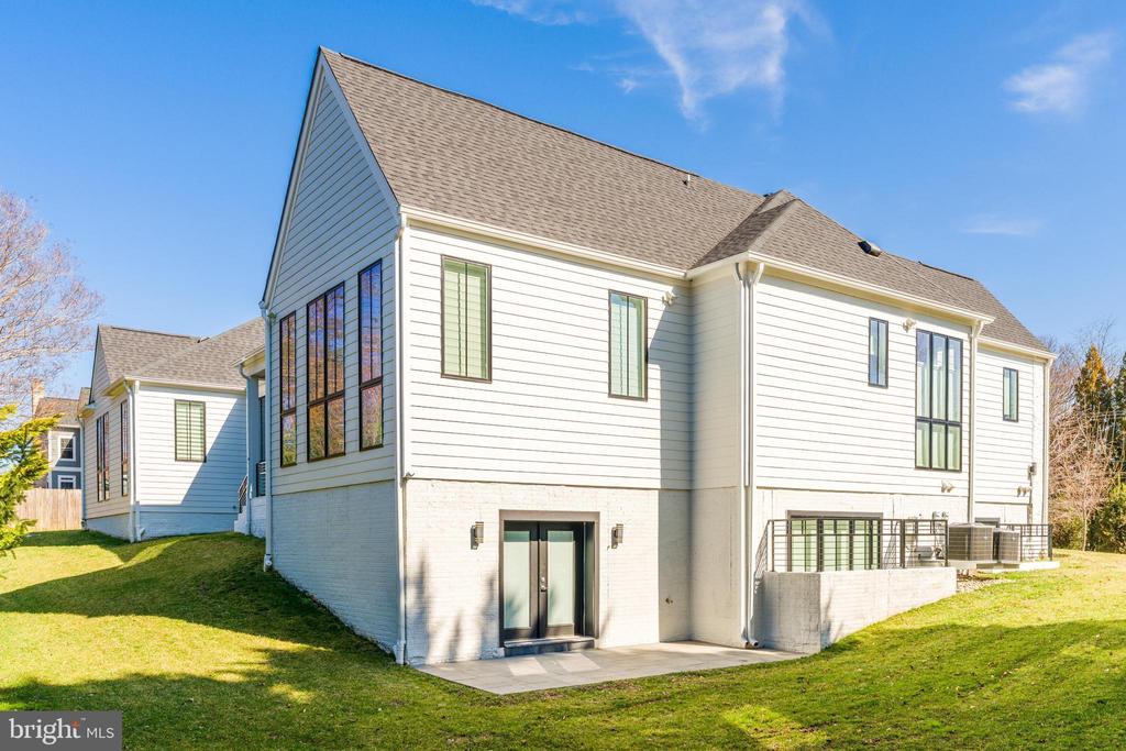 908 WALKER ROAD