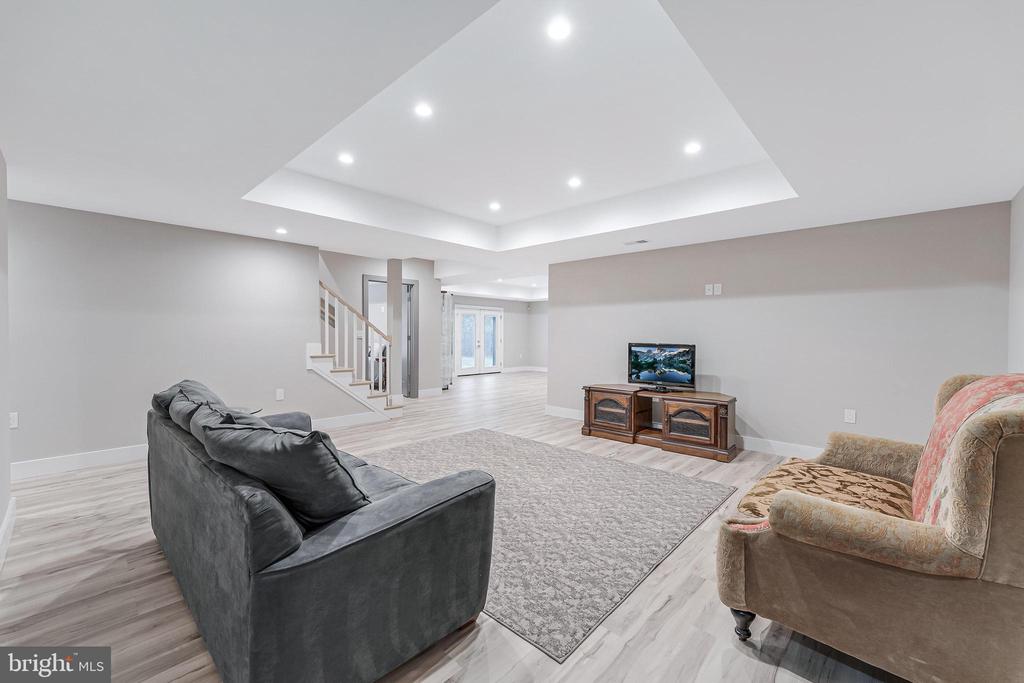 908 WALKER ROAD