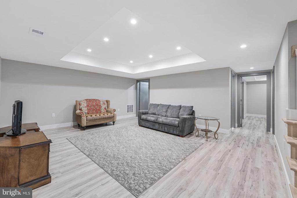 908 WALKER ROAD