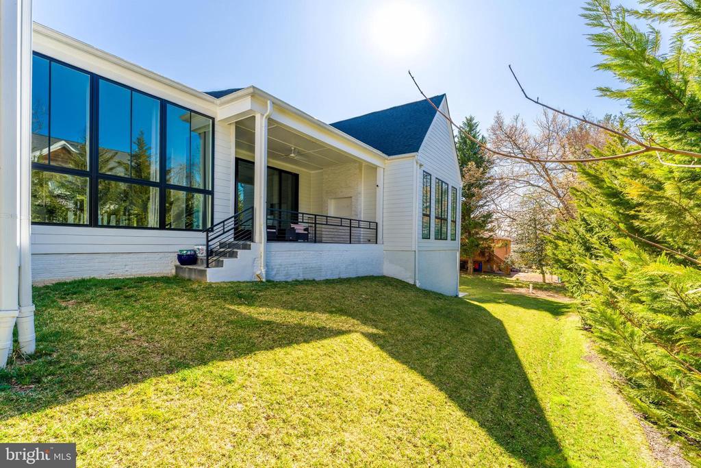 908 WALKER ROAD