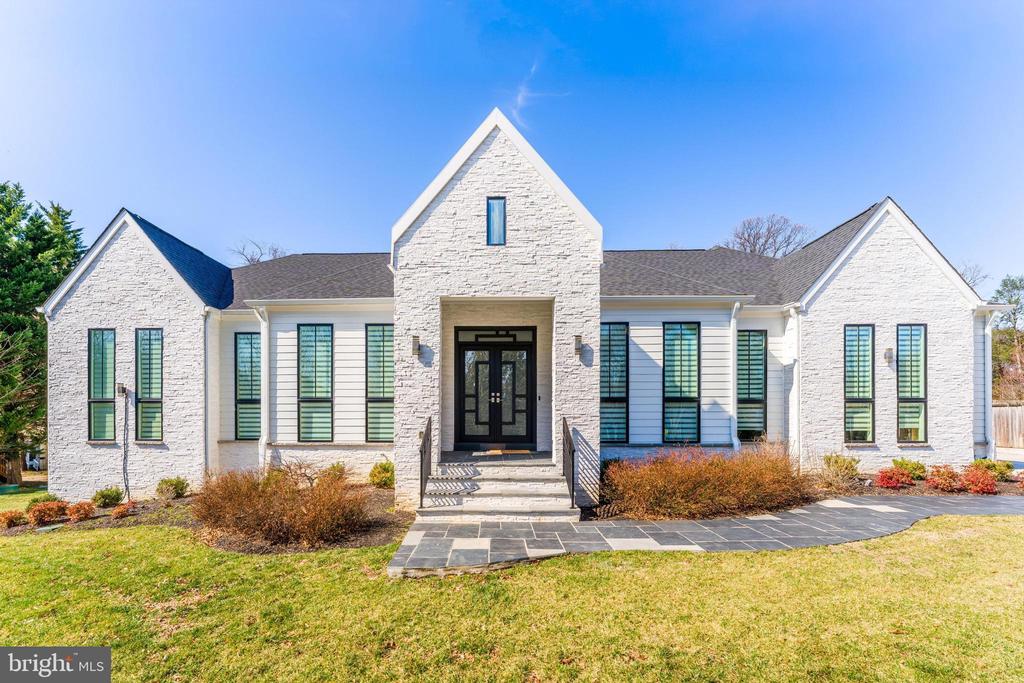 908 WALKER ROAD