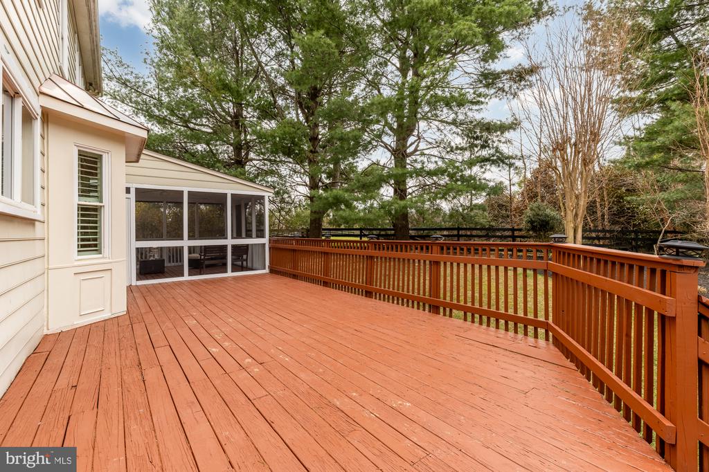 10009 THOMPSON RIDGE COURT