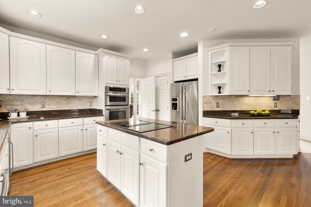 10009 THOMPSON RIDGE COURT